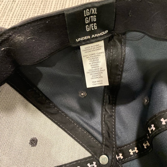 Under Armour Gray Cap size large/ X-Large - Picture 4 of 5